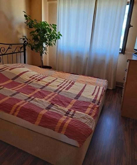 Apartament cu 4 camere decomandat în Confecții