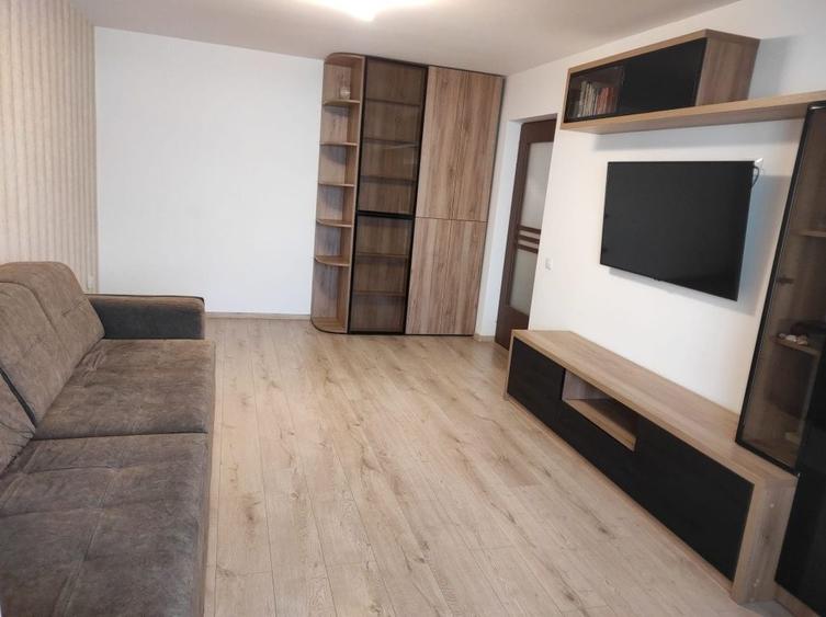 Apartament cu 3 camere decomandat în Valea Adâncă