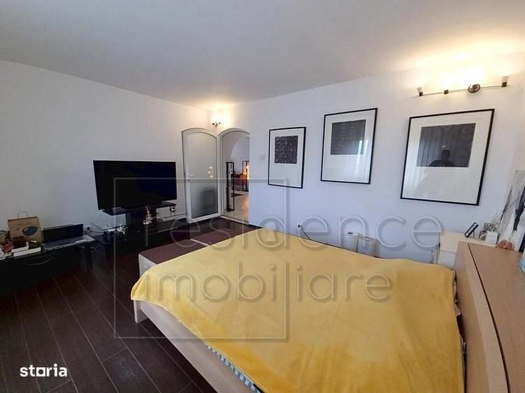 Apartament cu 4 camere decomandat în Plopilor
