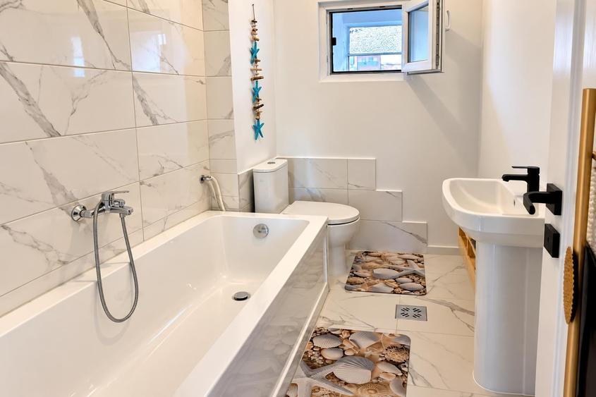 Apartament cu 2 camere semidecomandat, mobilat în P-ța Universității
