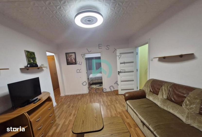 Apartament cu 3 camere semidecomandat în Centrul Istoric