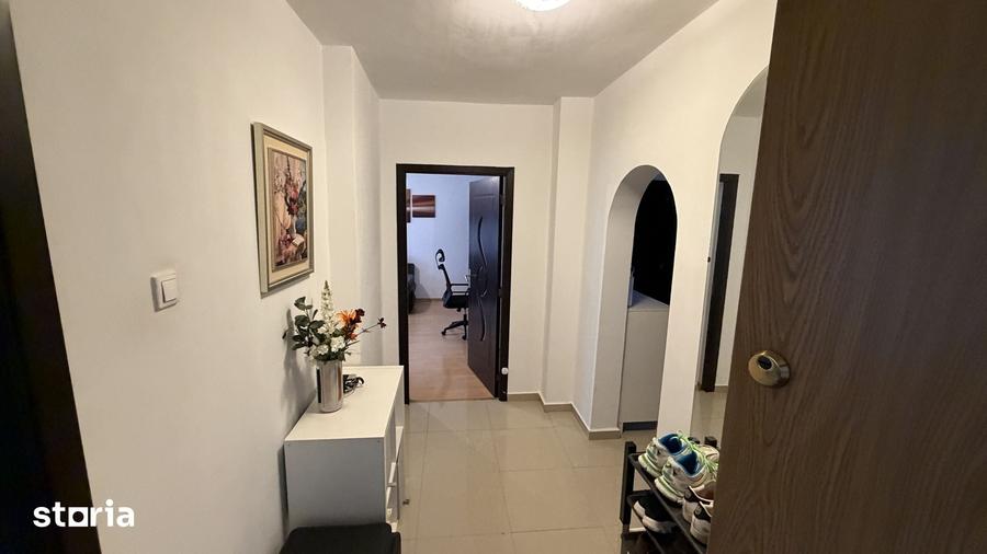 Apartament cu 3 camere decomandat în Vitan