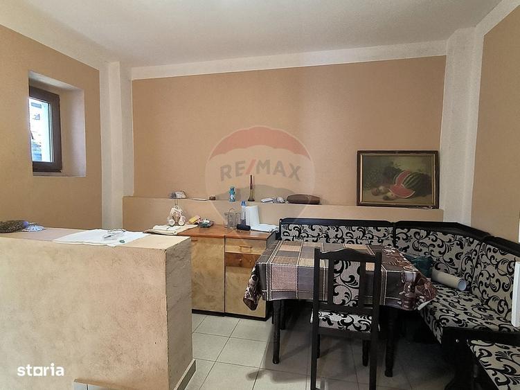 Casă cu 2 camere cu Teren 913 Mp în Central