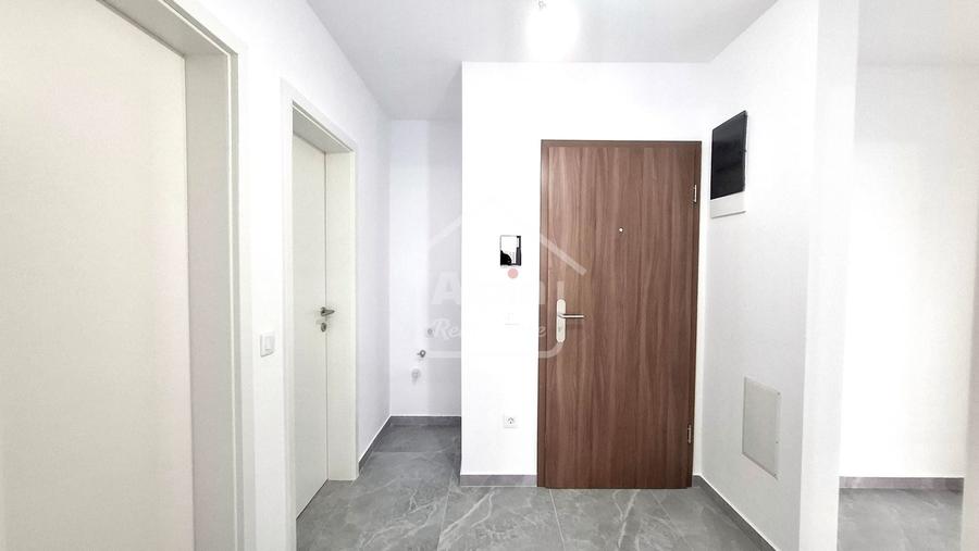 Apartament cu 2 camere decomandat în Tractorul
