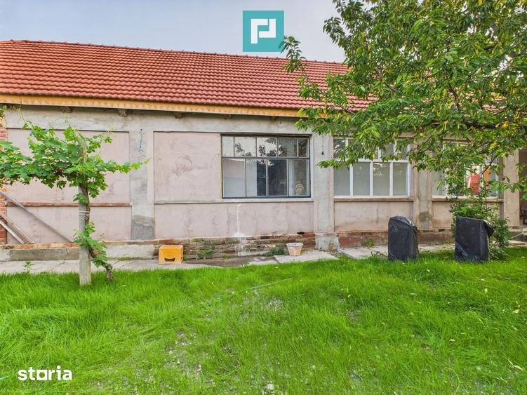 Casă cu 3 camere decomandat cu Teren 1197 Mp în Central