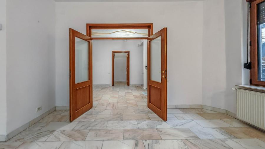 Casă individuală cu 7 camere cu Canalizare în Herăstrău