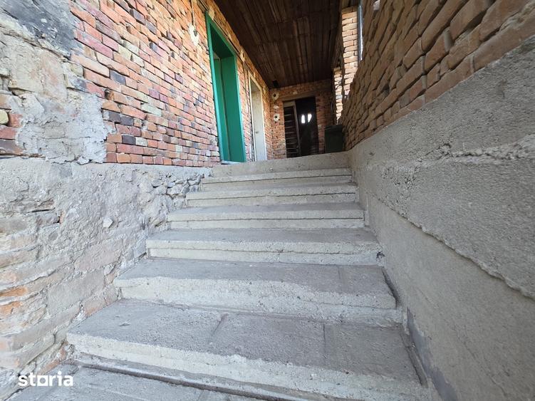 Casă cu 4 camere cu Teren 1887 Mp în Burjuc