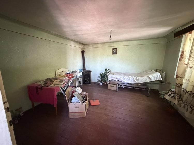 Casă individuală cu 2 camere cu Teren 975 Mp în Tăuți