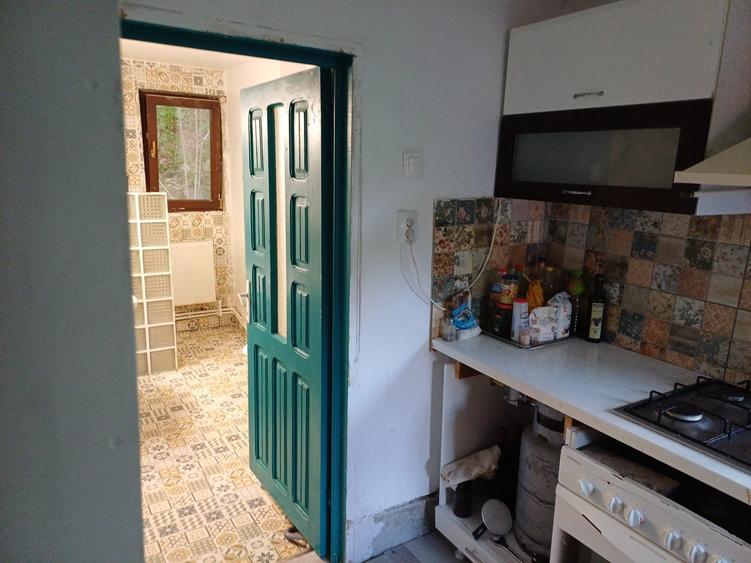 Casă individuală cu 8 camere cu Canalizare în Nistorești