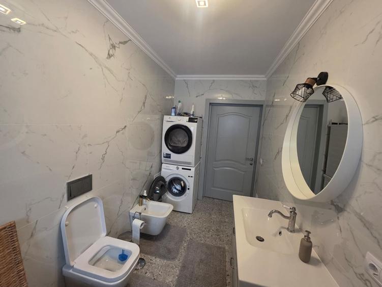 Casă individuală cu 5 camere cu Canalizare în Văleni-Stânișoara
