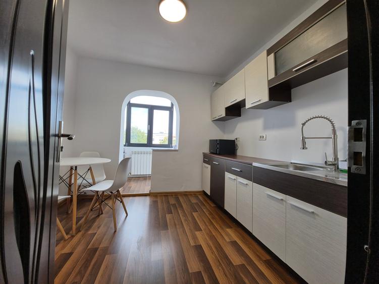 Apartament cu 2 camere decomandat în Faleza Nord