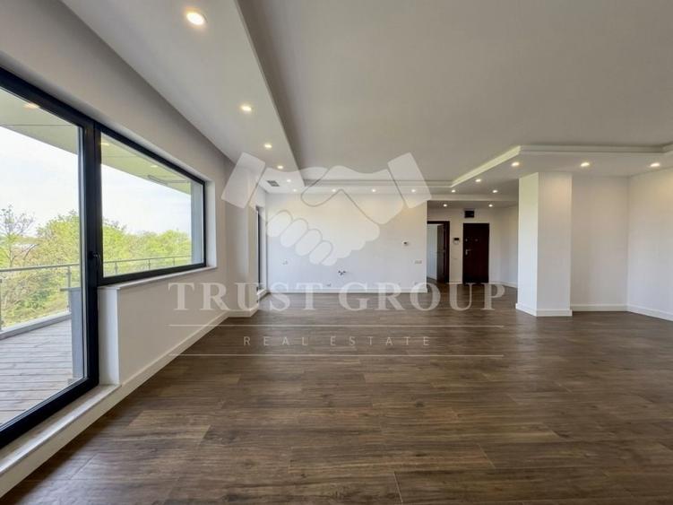 Apartament cu 4 camere decomandat în Herăstrău