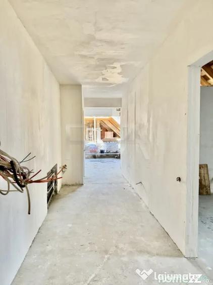 Apartament cu 3 camere semidecomandat în Matei Voievod