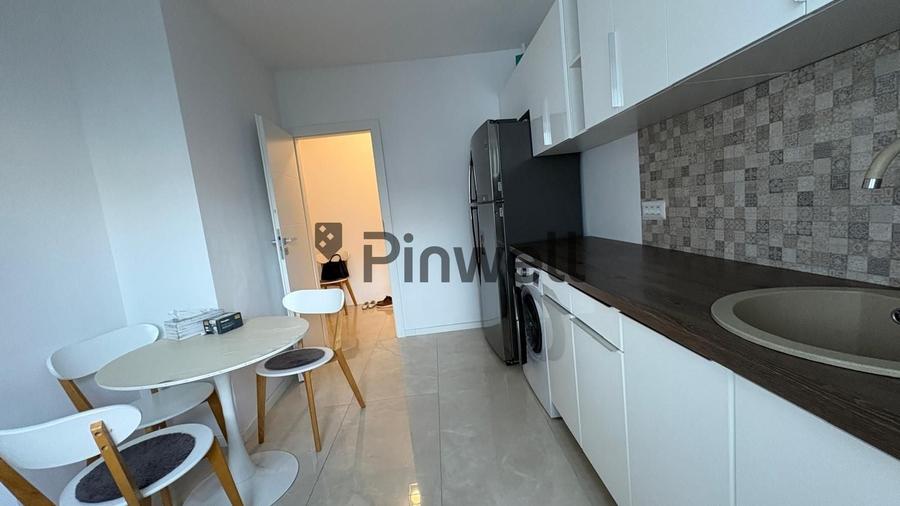 Apartament cu 5 camere decomandat, mobilat în Mihai Bravu