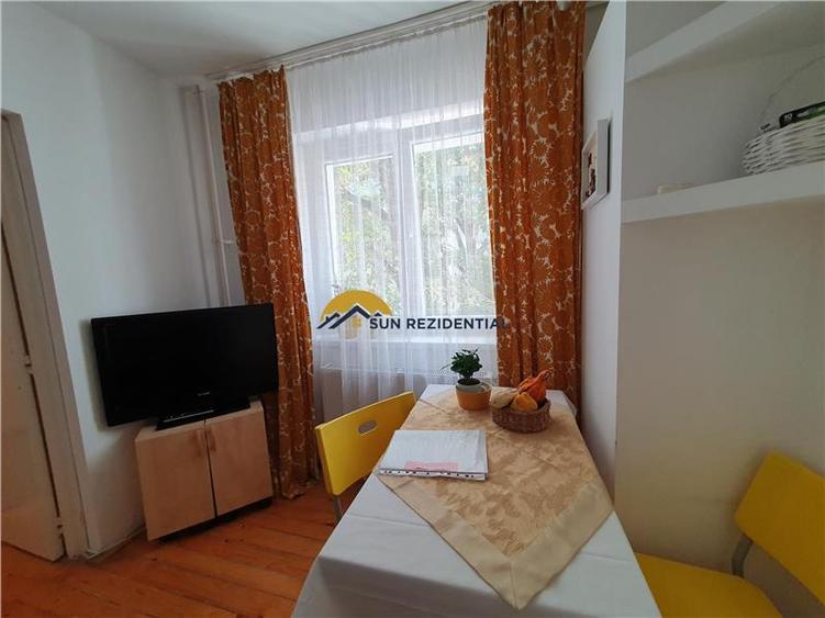 Apartament cu 2 camere semidecomandat, mobilat în Decebal