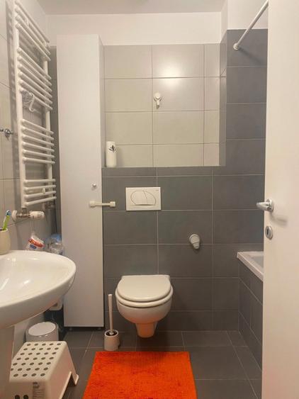 Apartament cu 3 camere semidecomandat în Băneasa