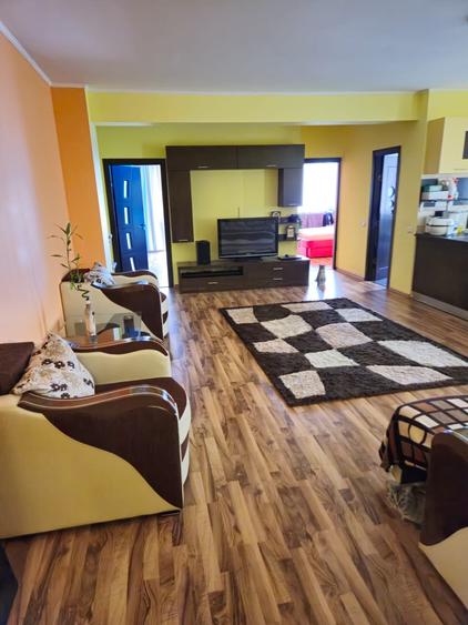 Apartament cu 3 camere semidecomandat în Bucureștii Noi
