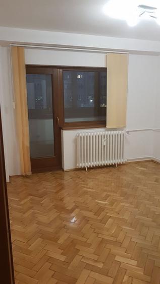 Apartament cu 3 camere decomandat, mobilat în Decebal