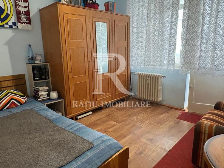 Apartament cu 4 camere decomandat, mobilat în Dacia