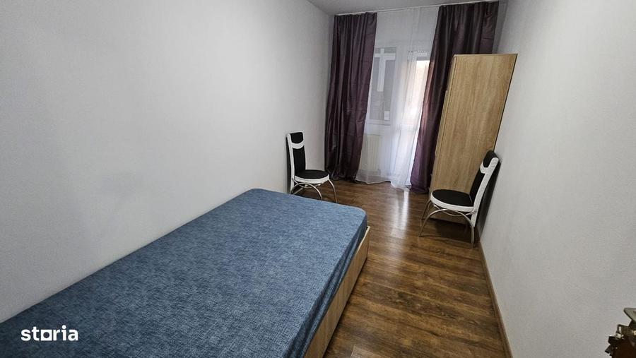 Apartament cu 3 camere semidecomandat în Central