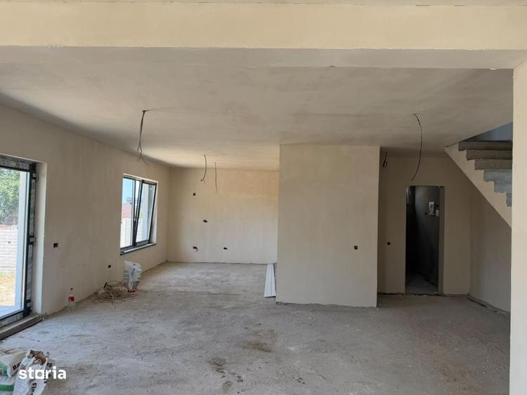 Casă cu 4 camere în Central
