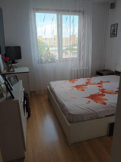 Apartament cu 4 camere decomandat, mobilat în Militari