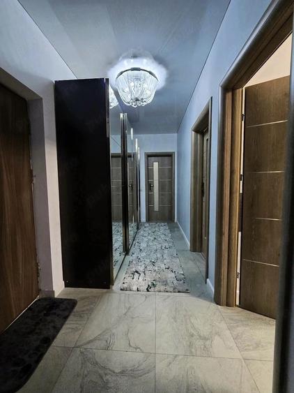 Apartament cu 3 camere semidecomandat în Dobroești