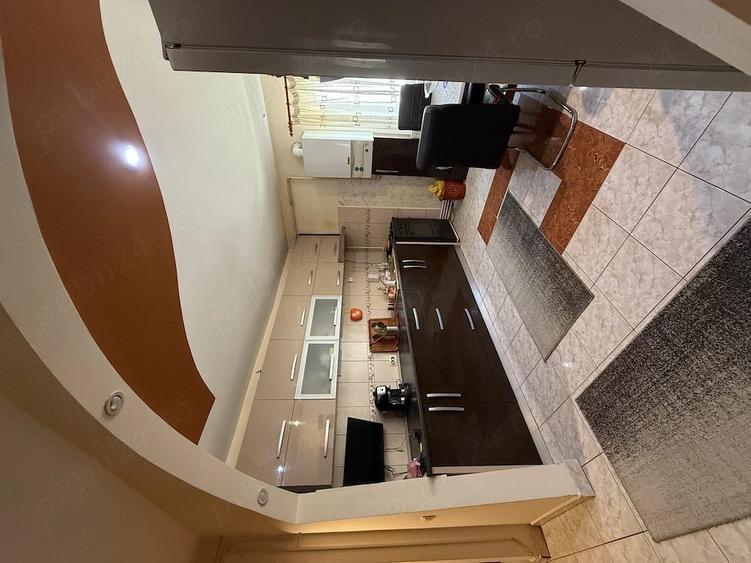 Apartament cu 3 camere semidecomandat în Central