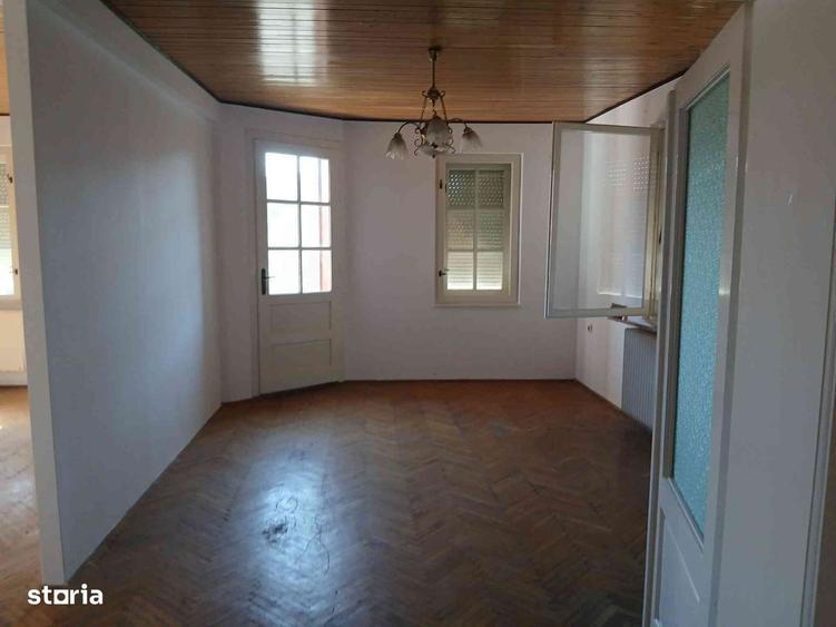 Casă cu 4 camere cu Teren 900 Mp în Solovăstru