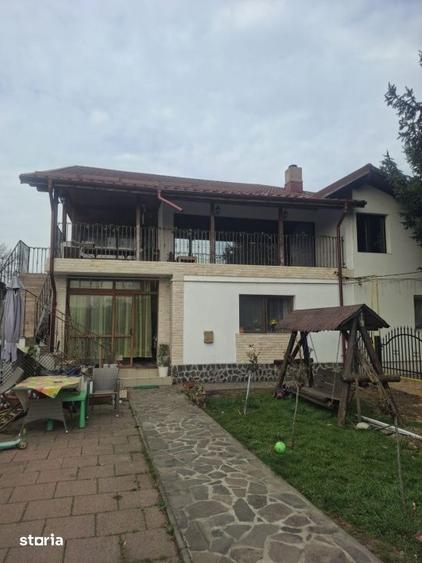 Casă cu 7 camere cu Teren 1000 Mp în Boldești