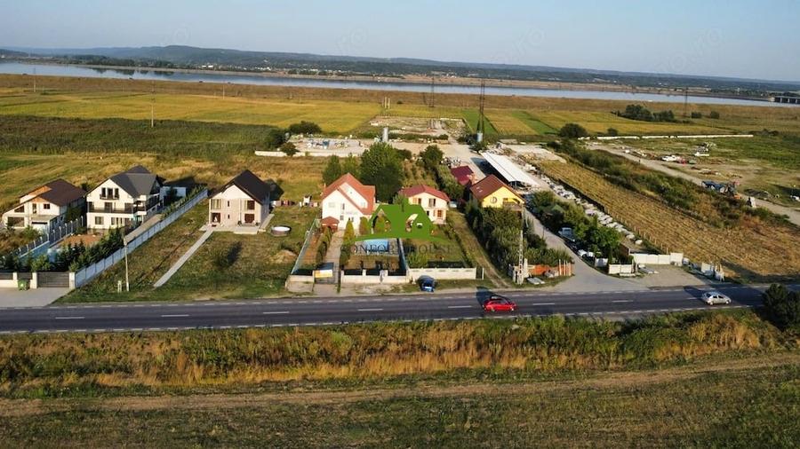 Casă cu Teren 3600 Mp în Slăvitești