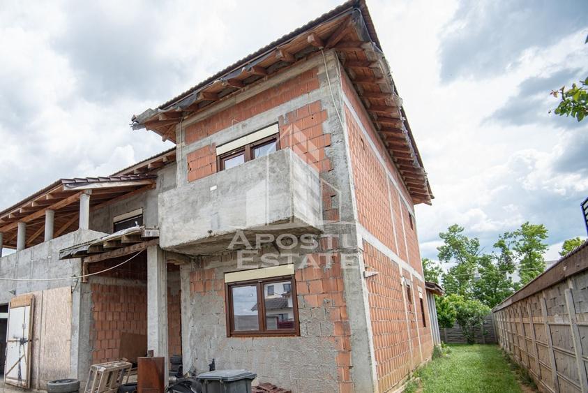 Casă individuală cu 7 camere cu Canalizare în Chișoda