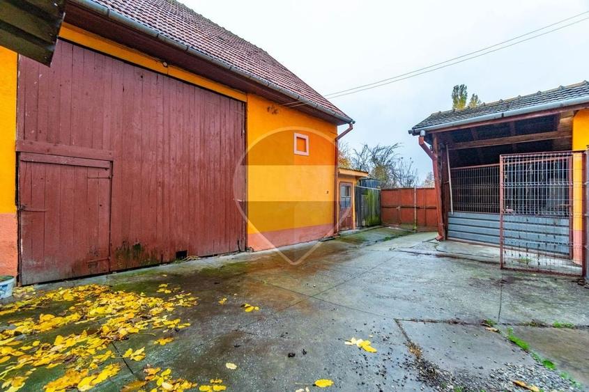 Casă individuală cu 4 camere cu Teren 1680 Mp în Stupini