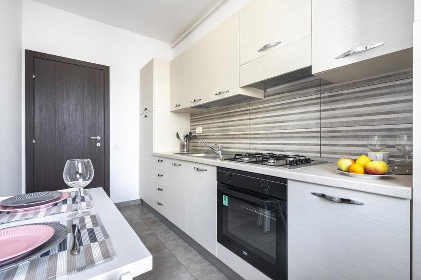 Apartament cu 2 camere semidecomandat, mobilat în Mihai Bravu