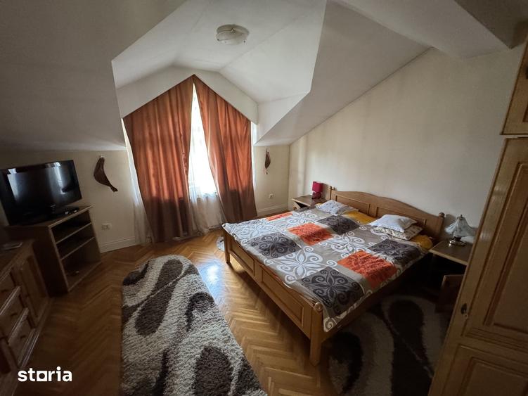 Casă cu 5 camere cu Teren 400 Mp în Titulescu