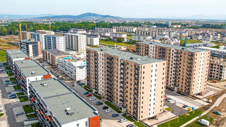 Apartament cu 3 camere decomandat în Tractorul — fotografia 1