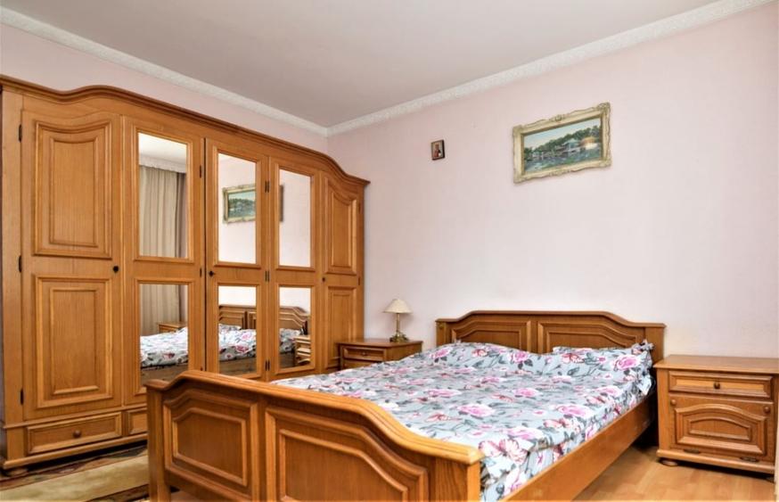 Apartament cu 3 camere decomandat, mobilat în Vitan