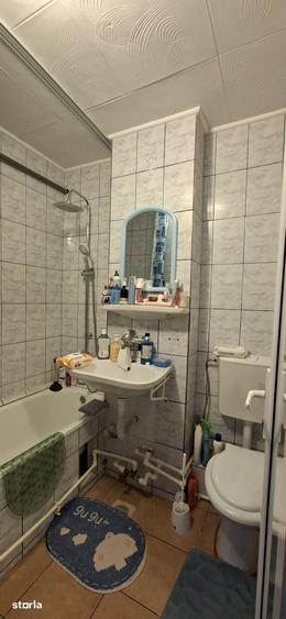 Apartament cu 3 camere în Micro 40