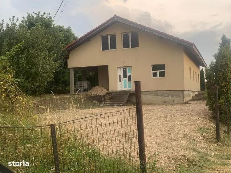 Casă cu 4 camere cu Teren 713 Mp în Deușu