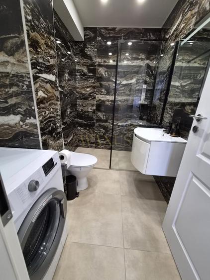 Apartament cu 4 camere semidecomandat în Florești