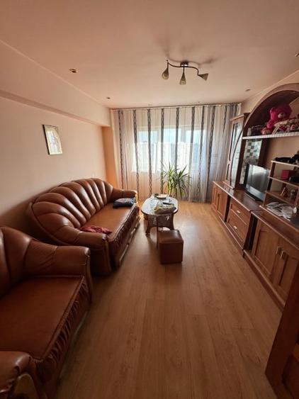 Apartament cu 3 camere decomandat, mobilat în Craiovița Nouă