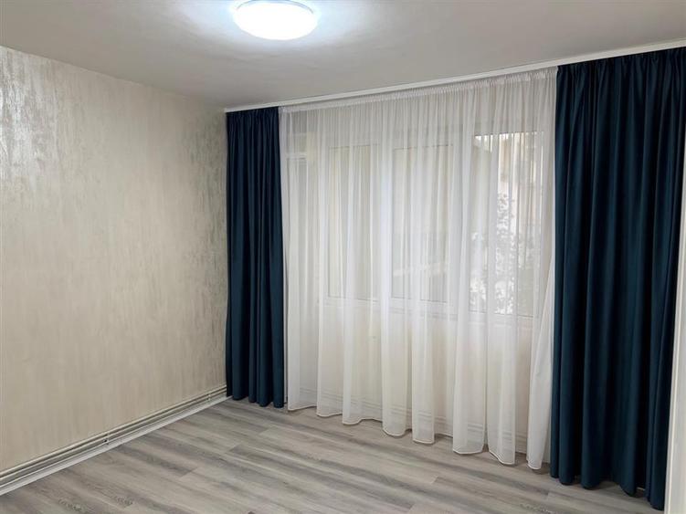 Apartament cu 3 camere decomandat în Alexandru cel Bun