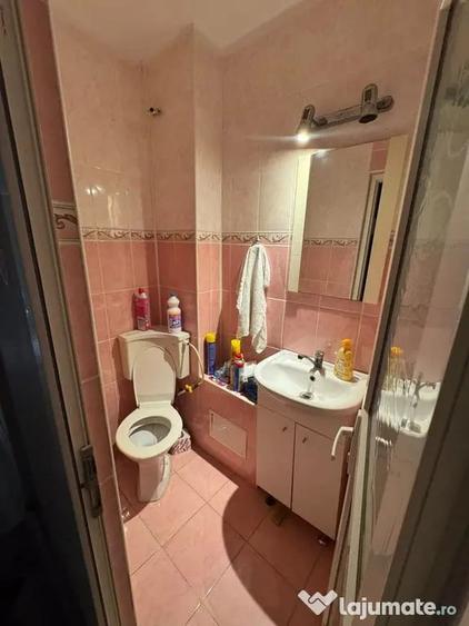 Apartament cu 3 camere decomandat în Poarta 6