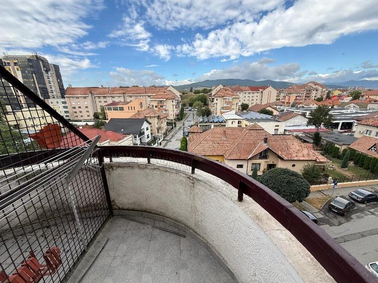 De inchiriat Apartament 3 camere cu scara interioara, zona Centru. - 19