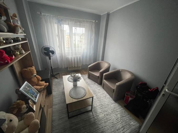 Apartament cu 4 camere decomandat, mobilat în Cetate