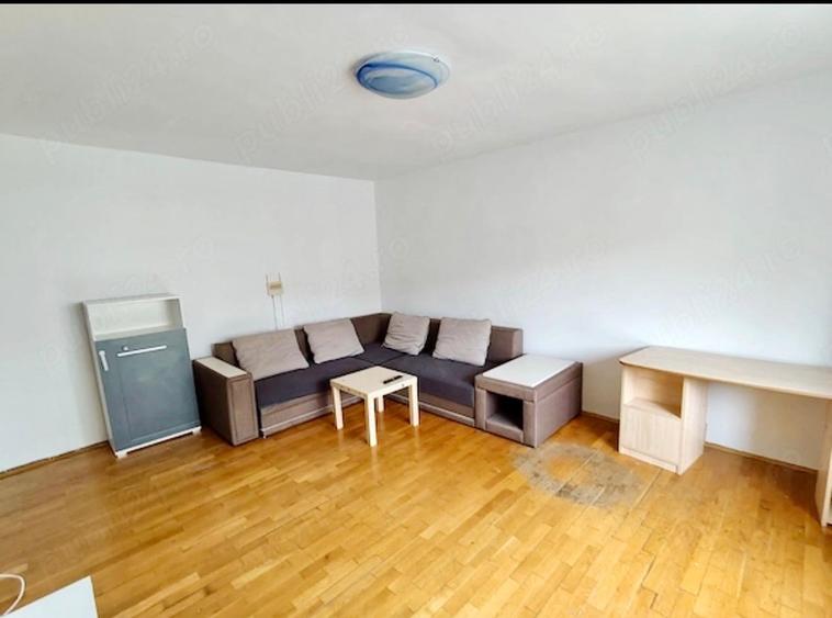 Apartament cu 3 camere decomandat în Nerva Traian