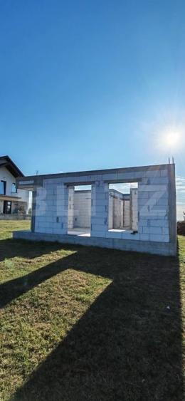 Casă individuală cu 3 camere cu Canalizare în Exterior Vest