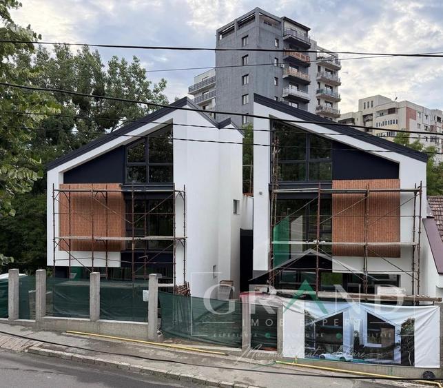 Duplex cu 4 camere cu Canalizare în Mănăștur