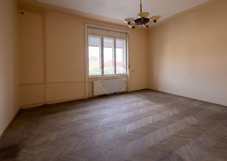Apartament cu 4 camere semidecomandat în Iosefin