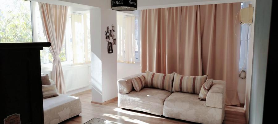 Apartament cu 3 camere decomandat în Moșilor
